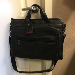 Tumi leather portfolio